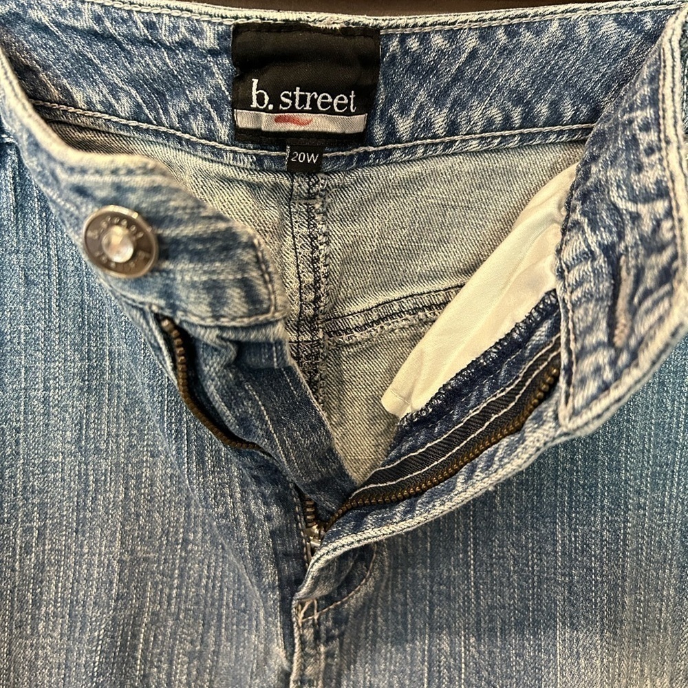 B Street. Denim skirt size 20w. Faded. Distressed and jeweled pockets - Picture 4 of 10